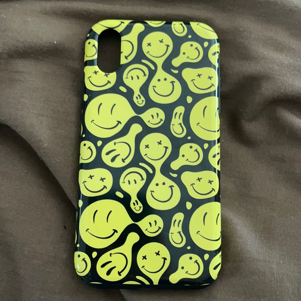 Rarely used smiley pattern iPhone XR case